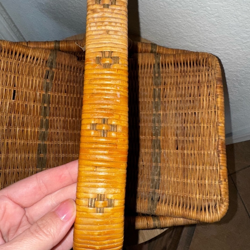 Vintage Brown Wicker Picnic Garden Harvest Basket Decorative Green Accents - Picture 3 of 11